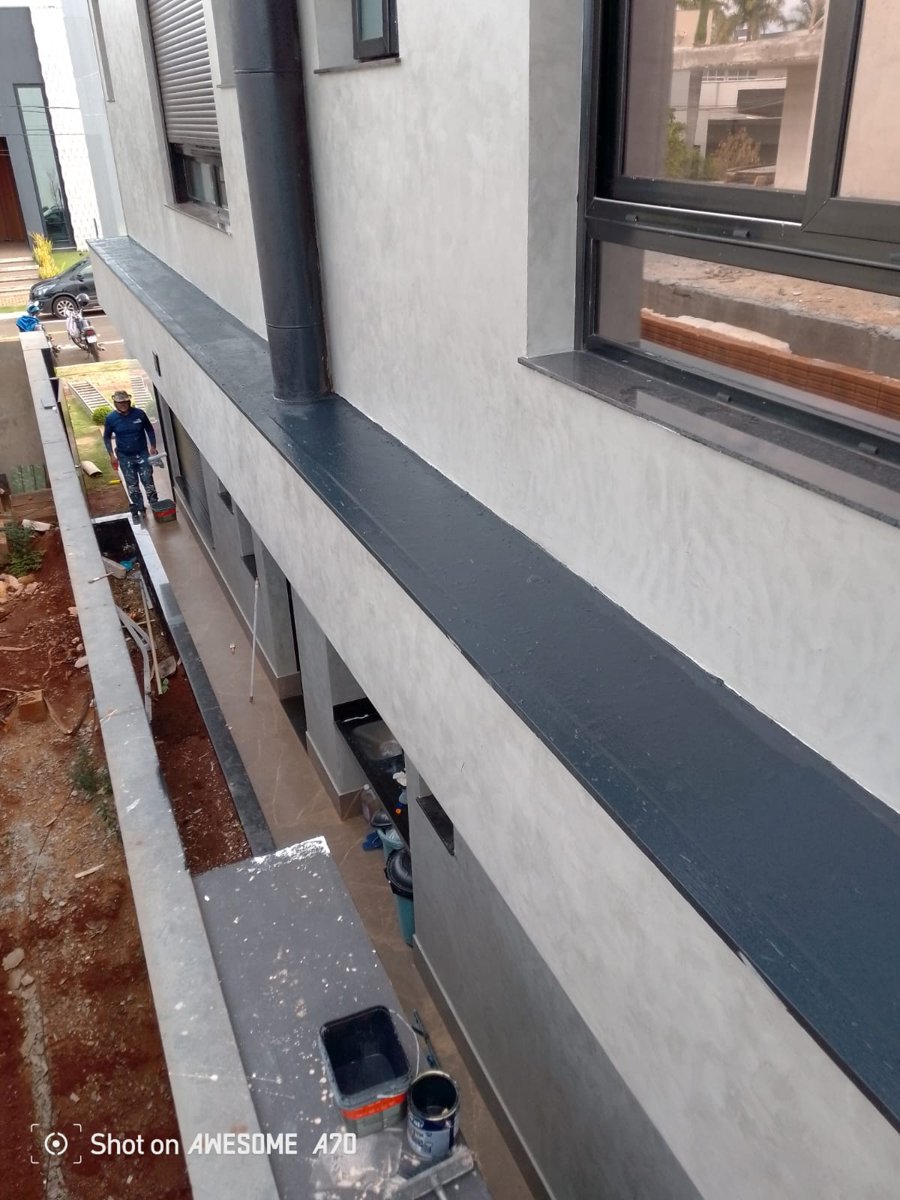 Fachada de residência moderna pintada pela Pinturas Ribeiro